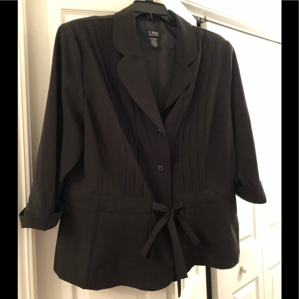 Black dressy/casual front tie pleat front jacket